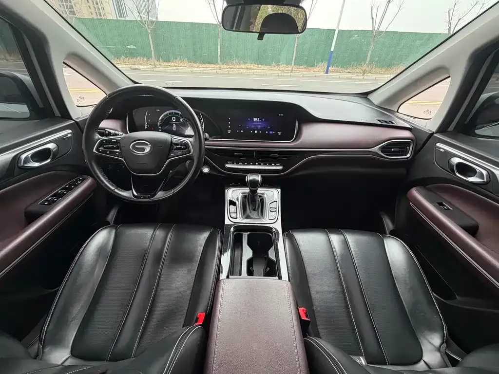 GAC Motor Trumpchi M6 — фото 10
