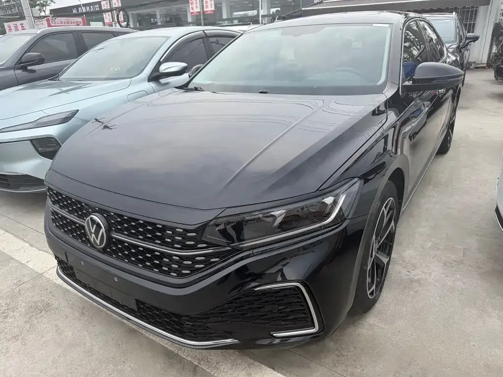 Volkswagen Passat 2023 из CN, фото 1