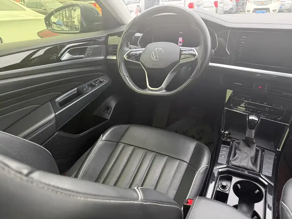 Volkswagen Passat 2023 из CN, фото 8