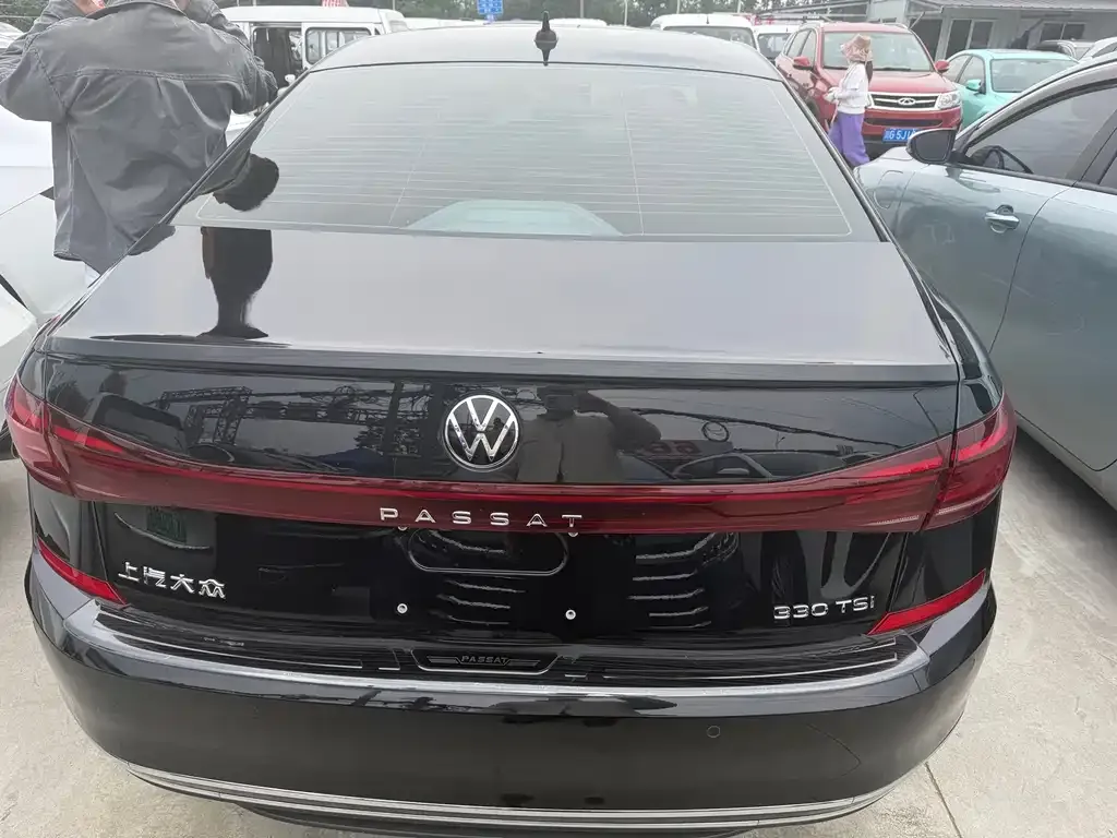Volkswagen Passat 2023 из CN, фото 5