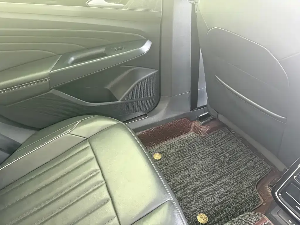 Volkswagen Passat 2023 из CN, фото 2