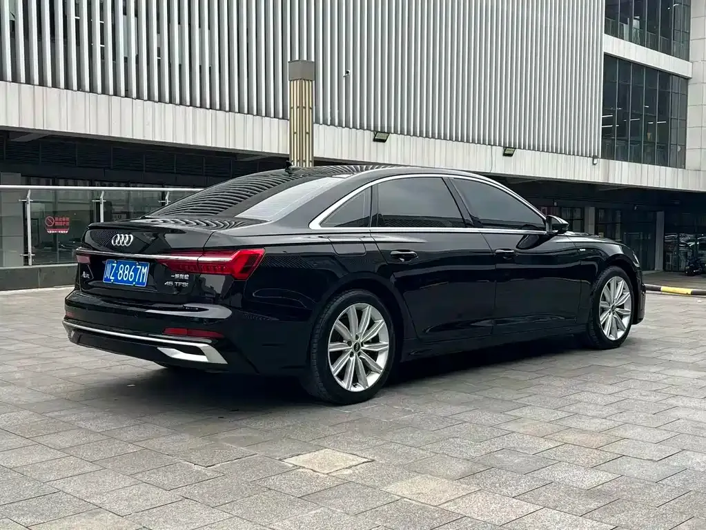 Audi A6L — фото 9