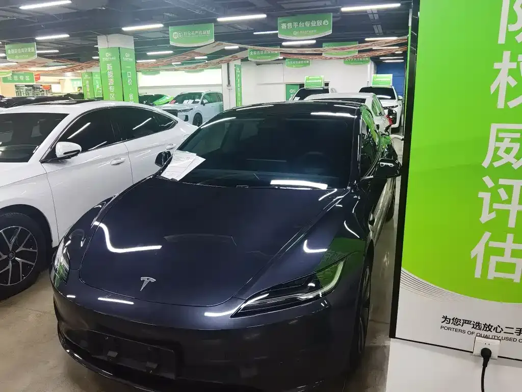 Tesla Model 3 — фото 1