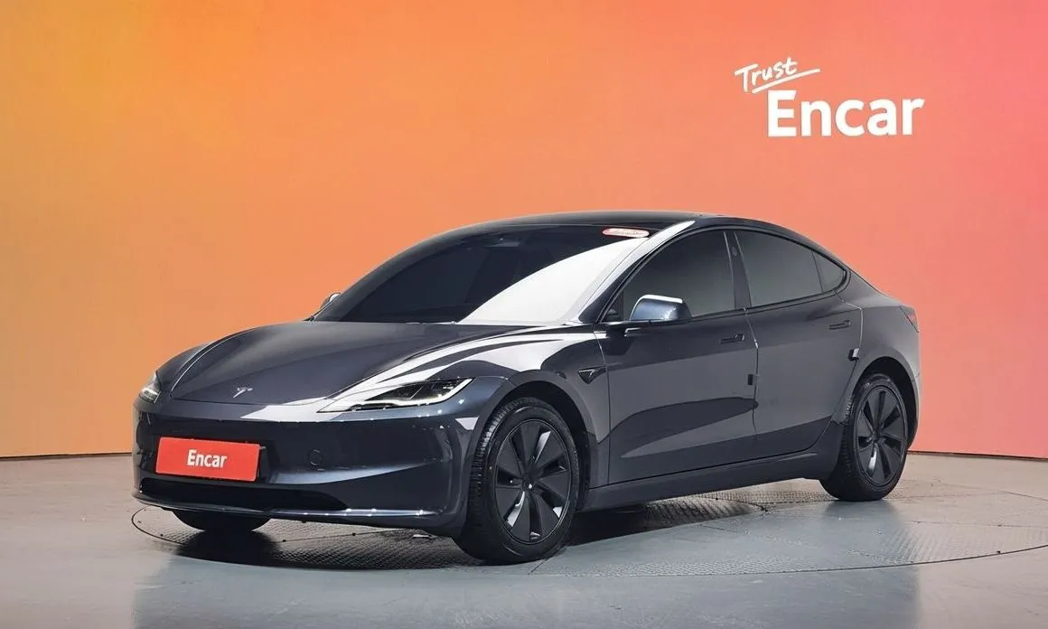 Tesla Model 3 — фото 1