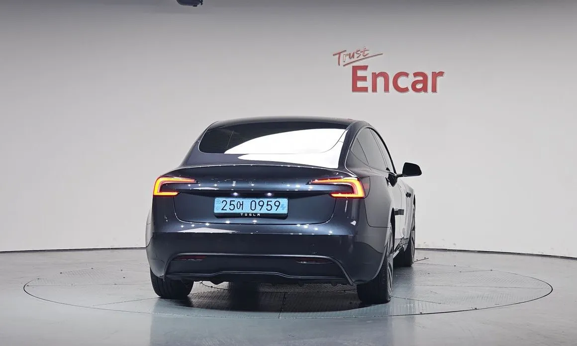 Tesla Model 3 — фото 4
