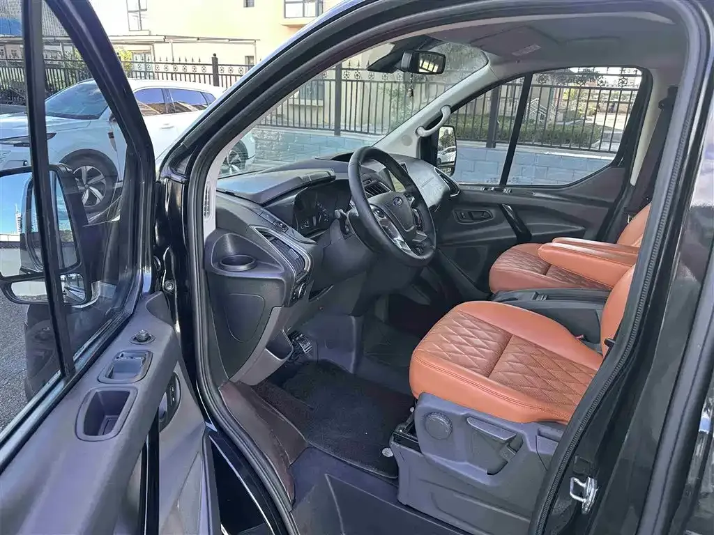 Ford Tourneo 2023 из CN, фото 5
