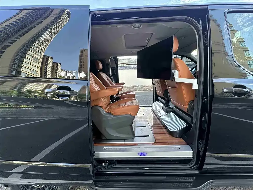 Ford Tourneo 2023 из CN, фото 8