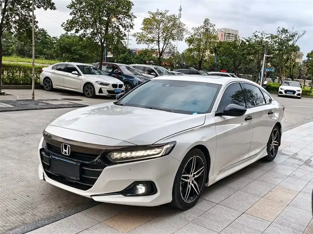 Honda Accord — фото 1