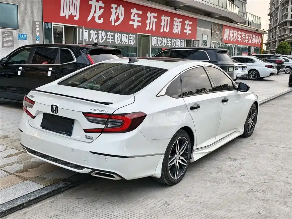 Honda Accord — фото 9