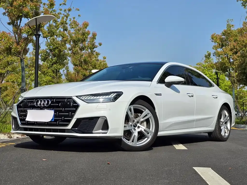 Audi A7L — фото 1
