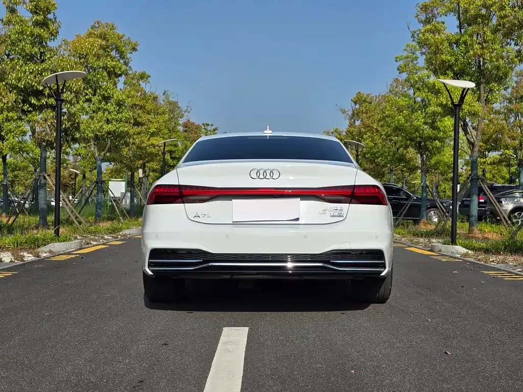 Audi A7L — фото 9