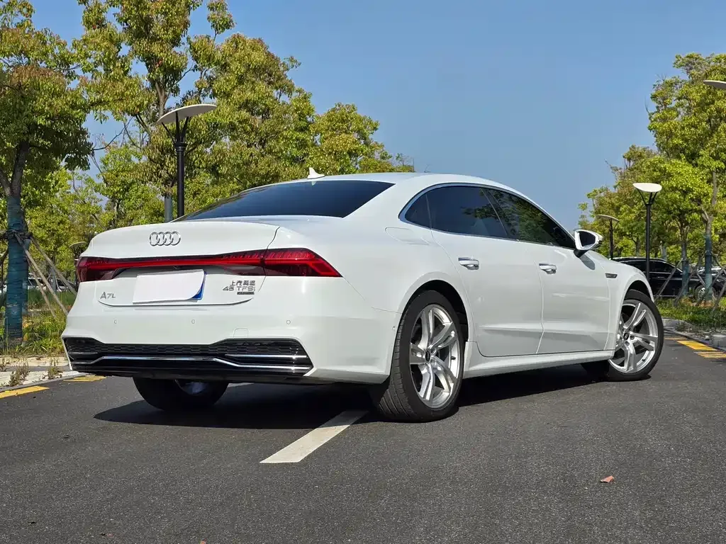 Audi A7L — фото 7