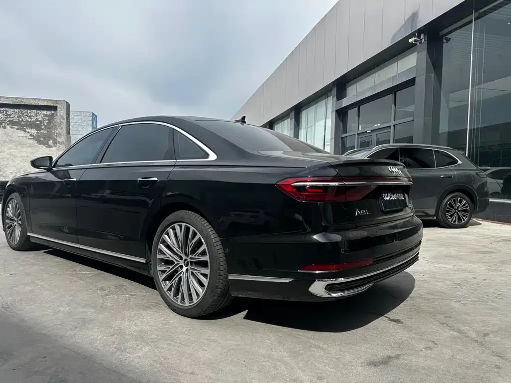 Audi A8 — фото 4