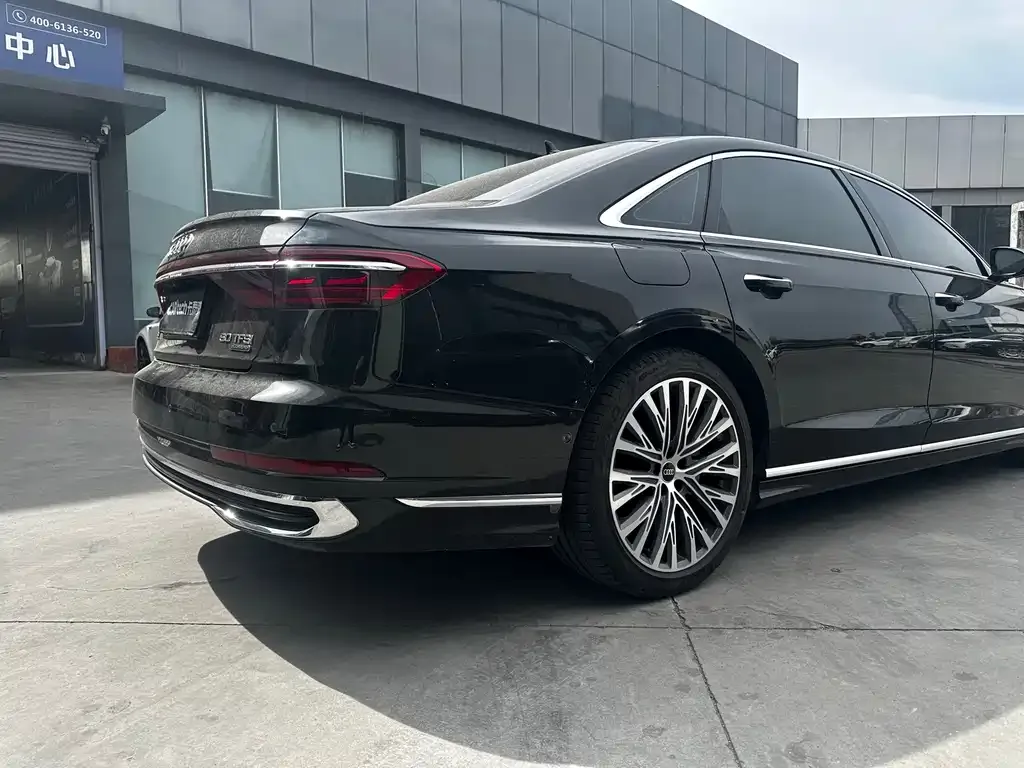 Audi A8 — фото 7