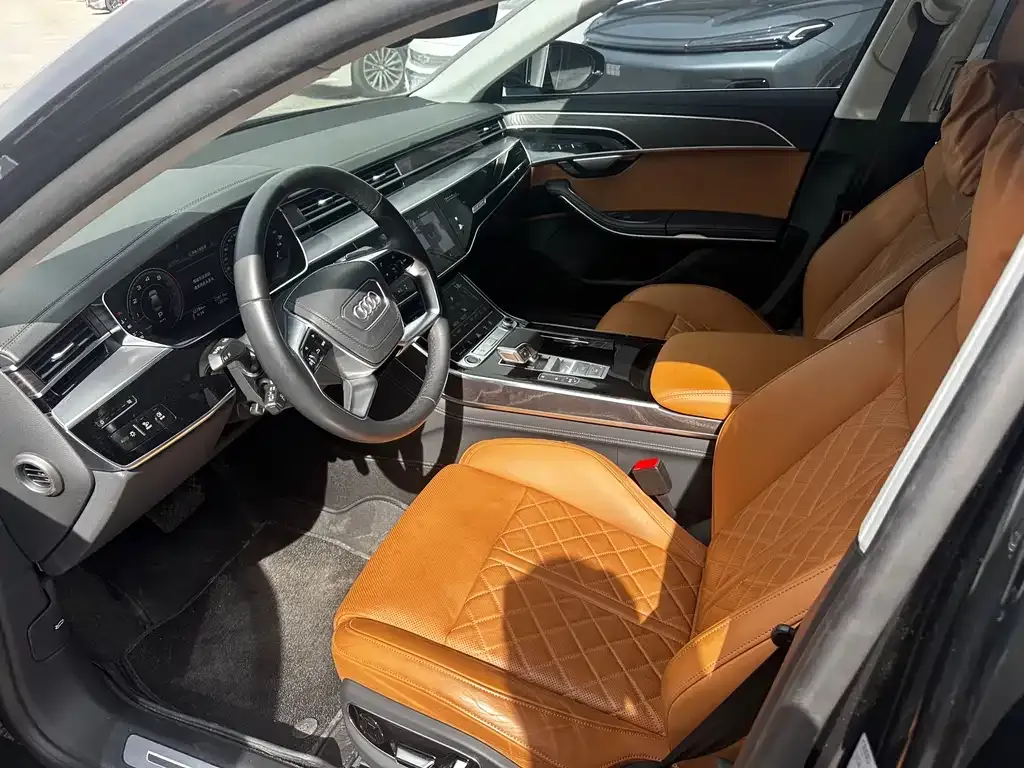 Audi A8 — фото 10