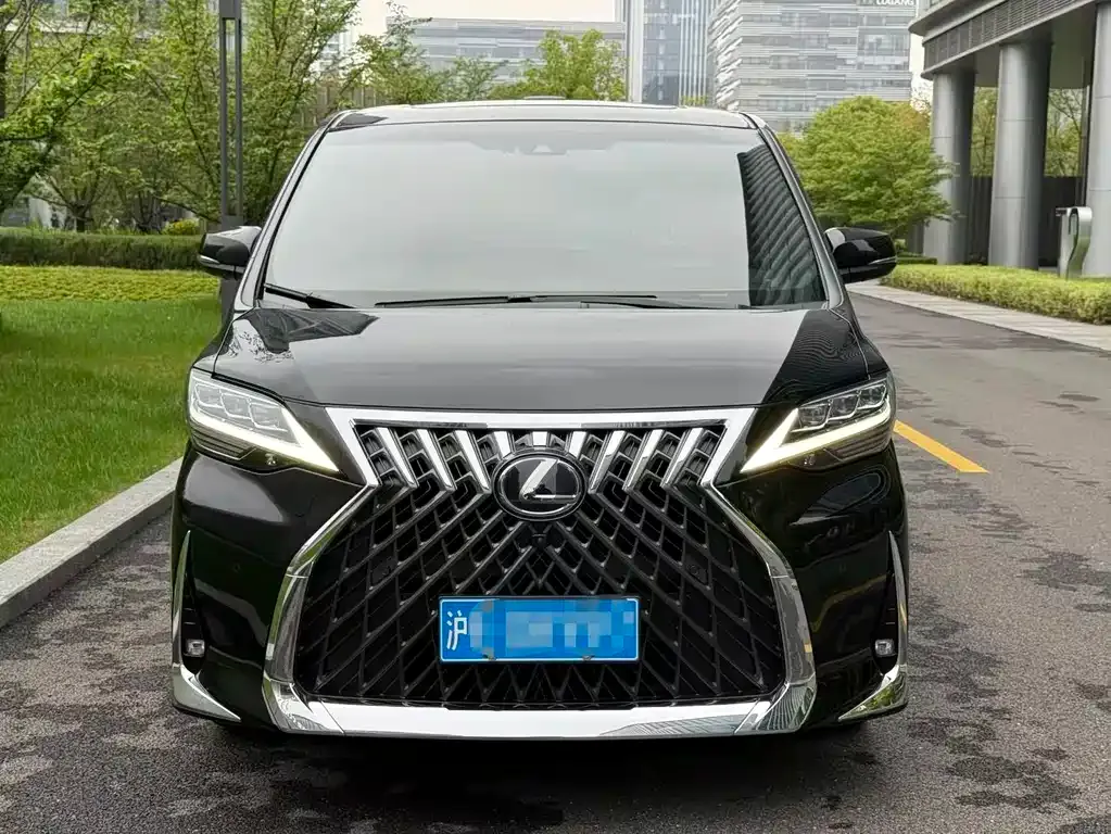Lexus LM — фото 10