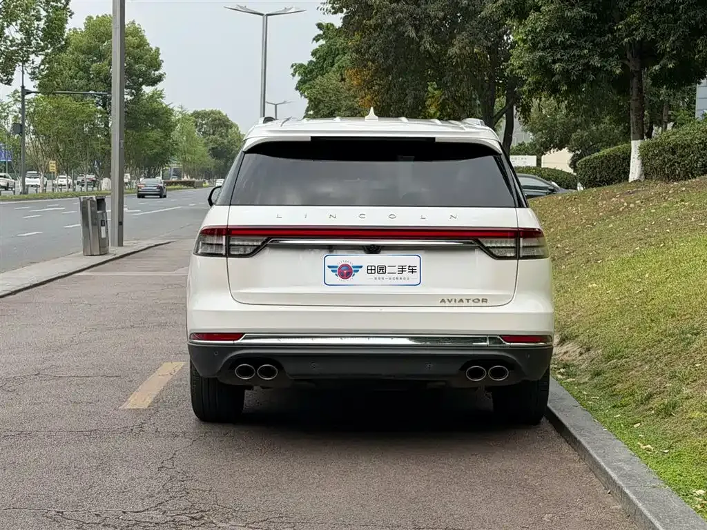 Lincoln Aviator — фото 10