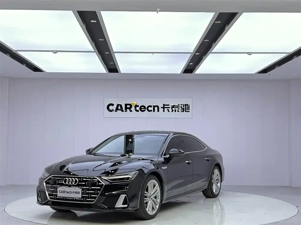 Audi A7L — фото 1