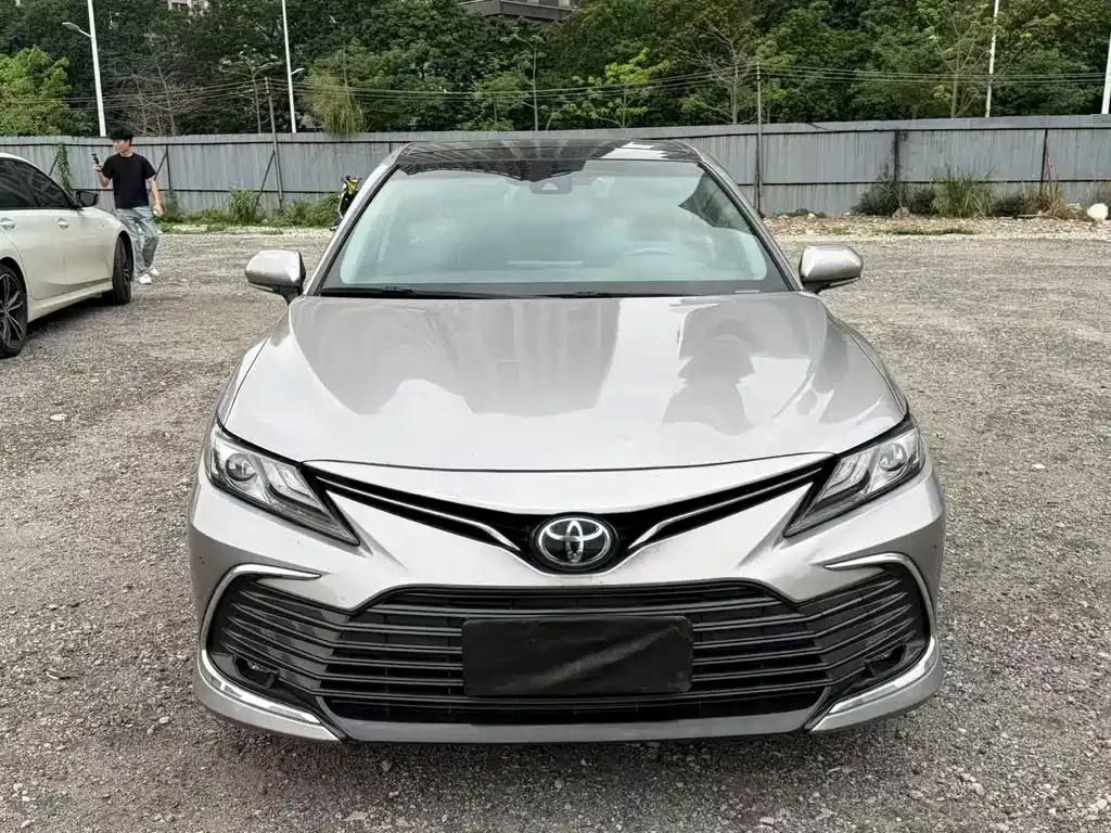 Toyota Camry — фото 10