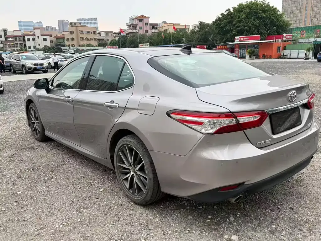 Toyota Camry — фото 5