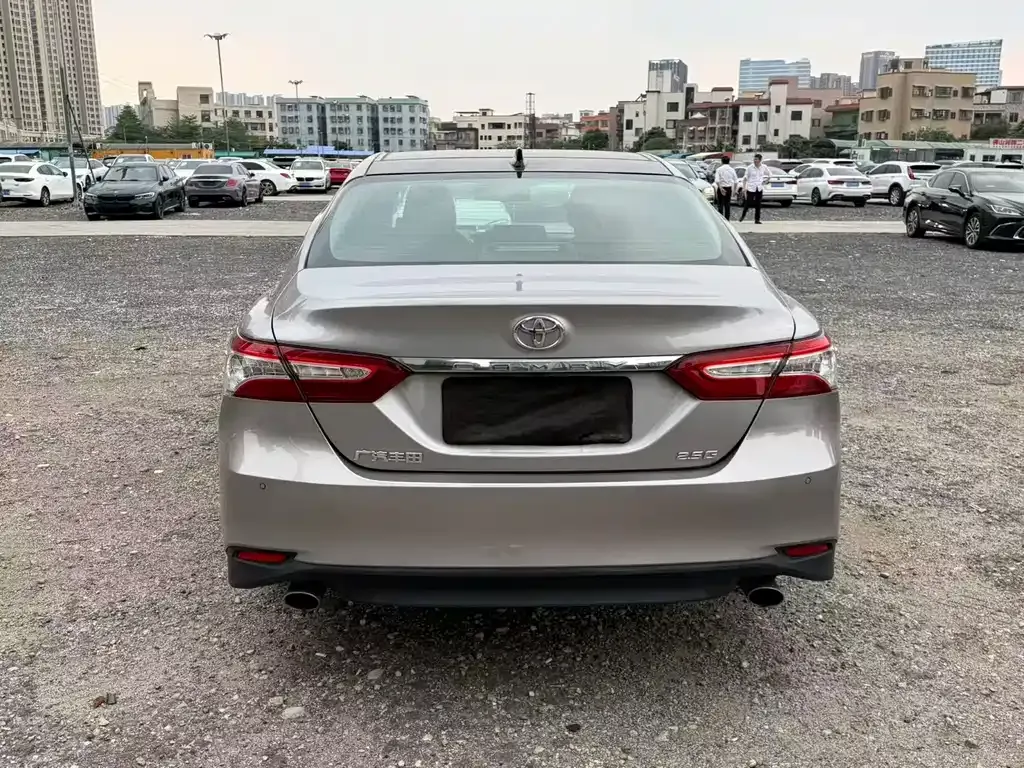 Toyota Camry — фото 7