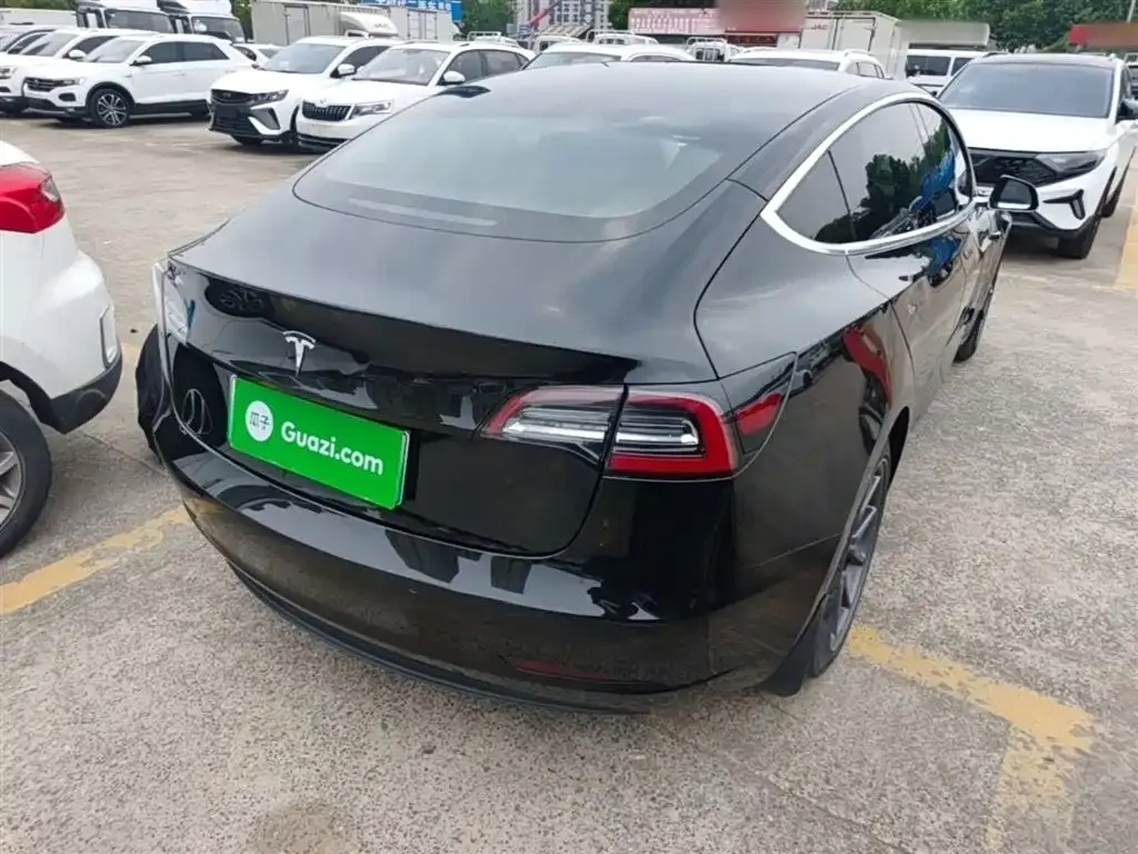 Tesla Model 3 — фото 10