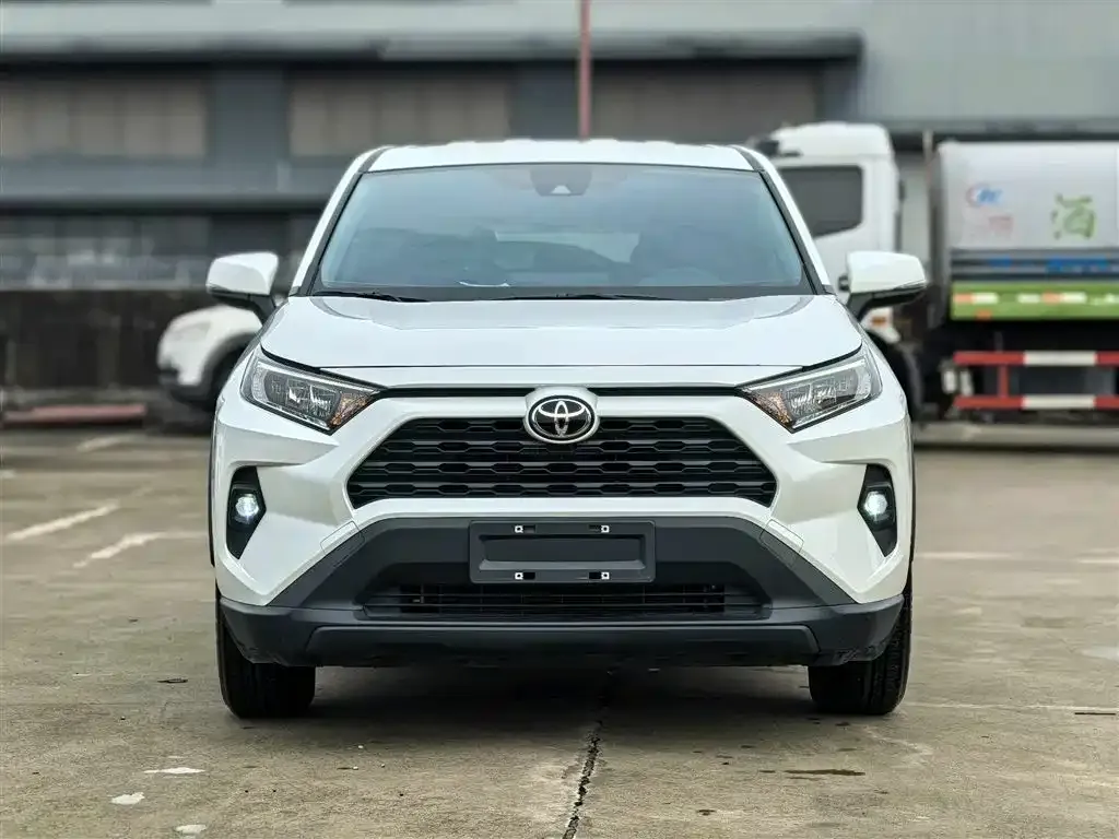 Toyota RAV4 — фото 3