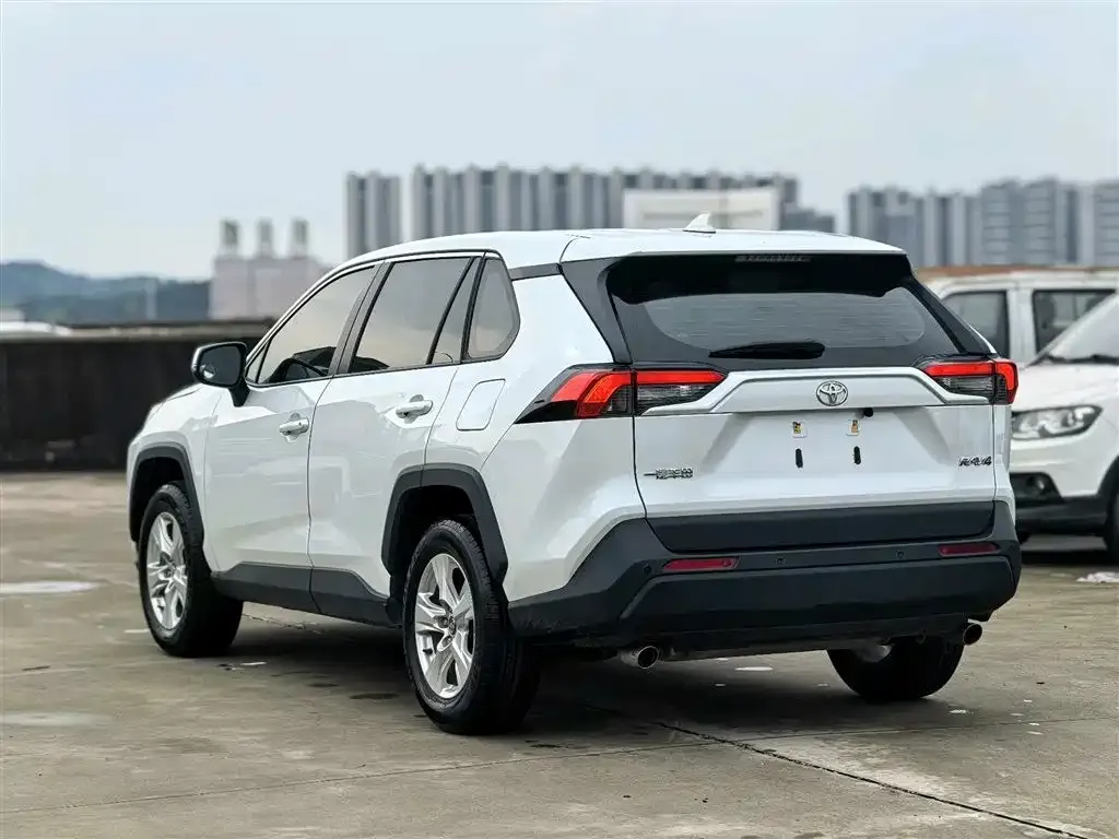 Toyota RAV4 — фото 4
