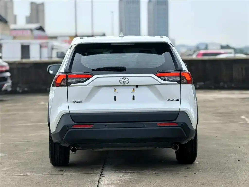 Toyota RAV4 — фото 6