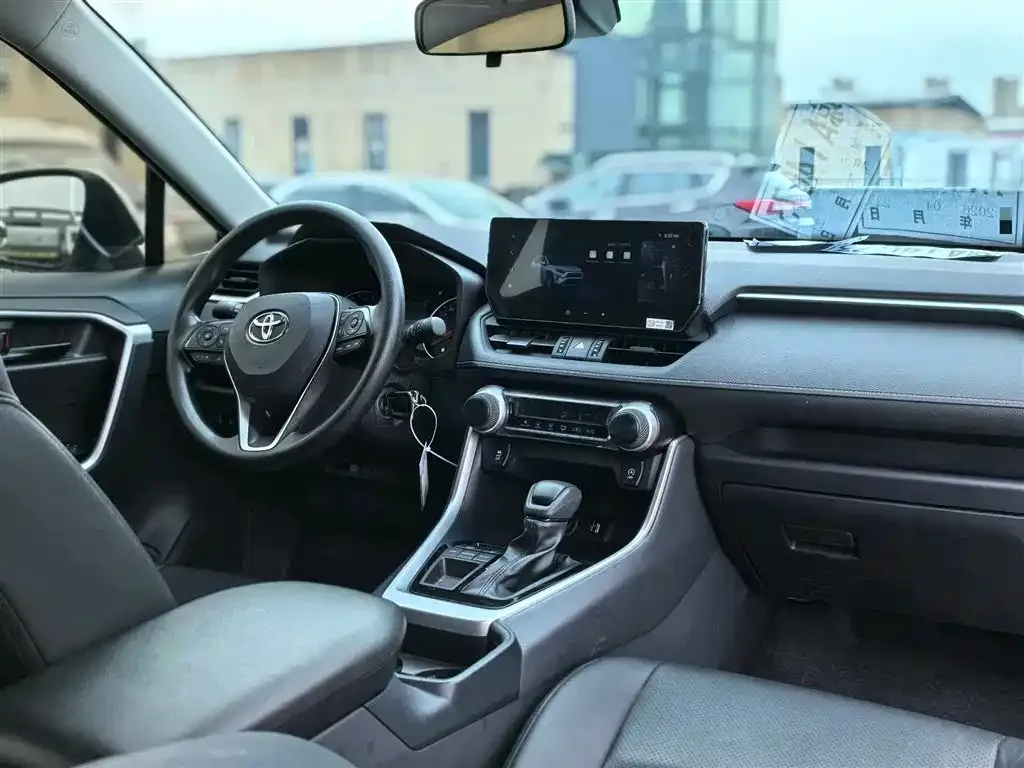Toyota RAV4 — фото 2