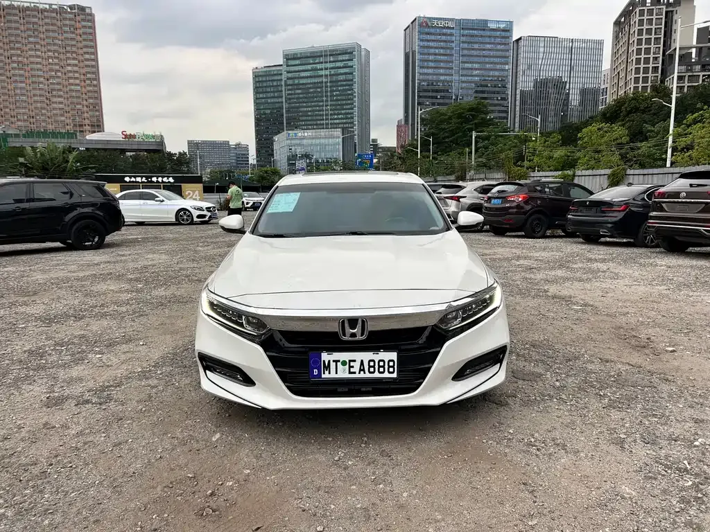 Honda Accord — фото 1