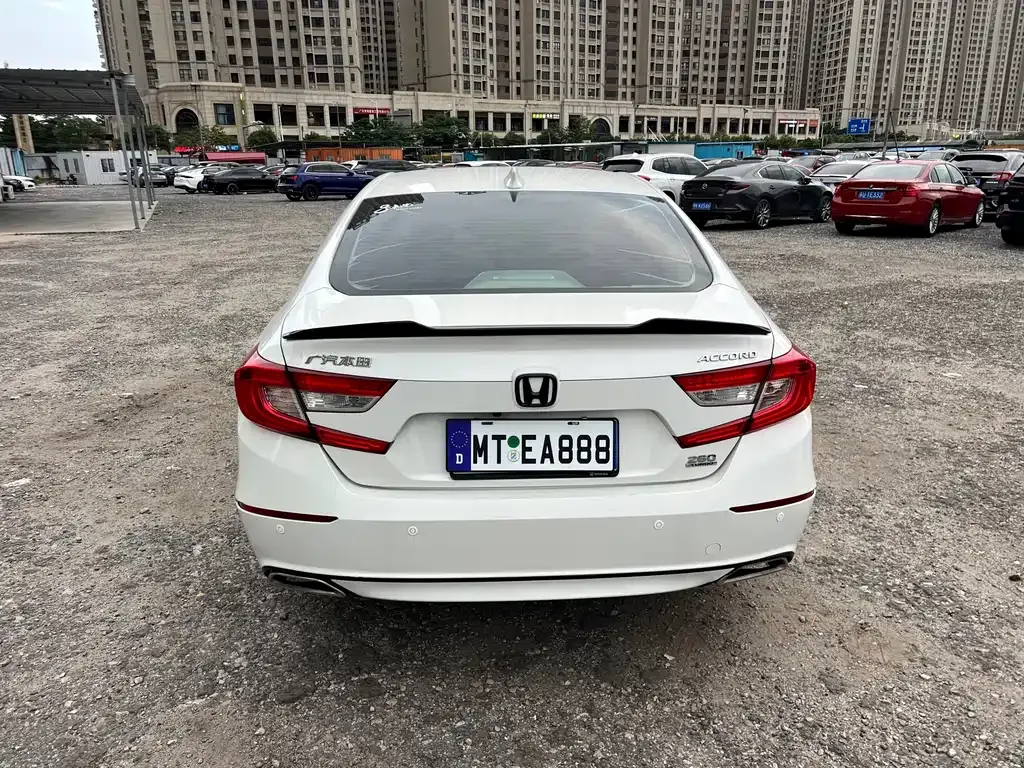 Honda Accord — фото 8
