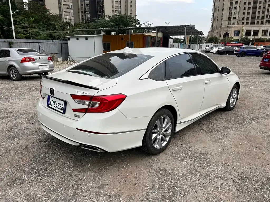 Honda Accord — фото 10