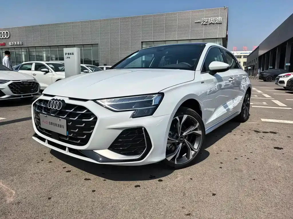 Audi A3 — фото 1