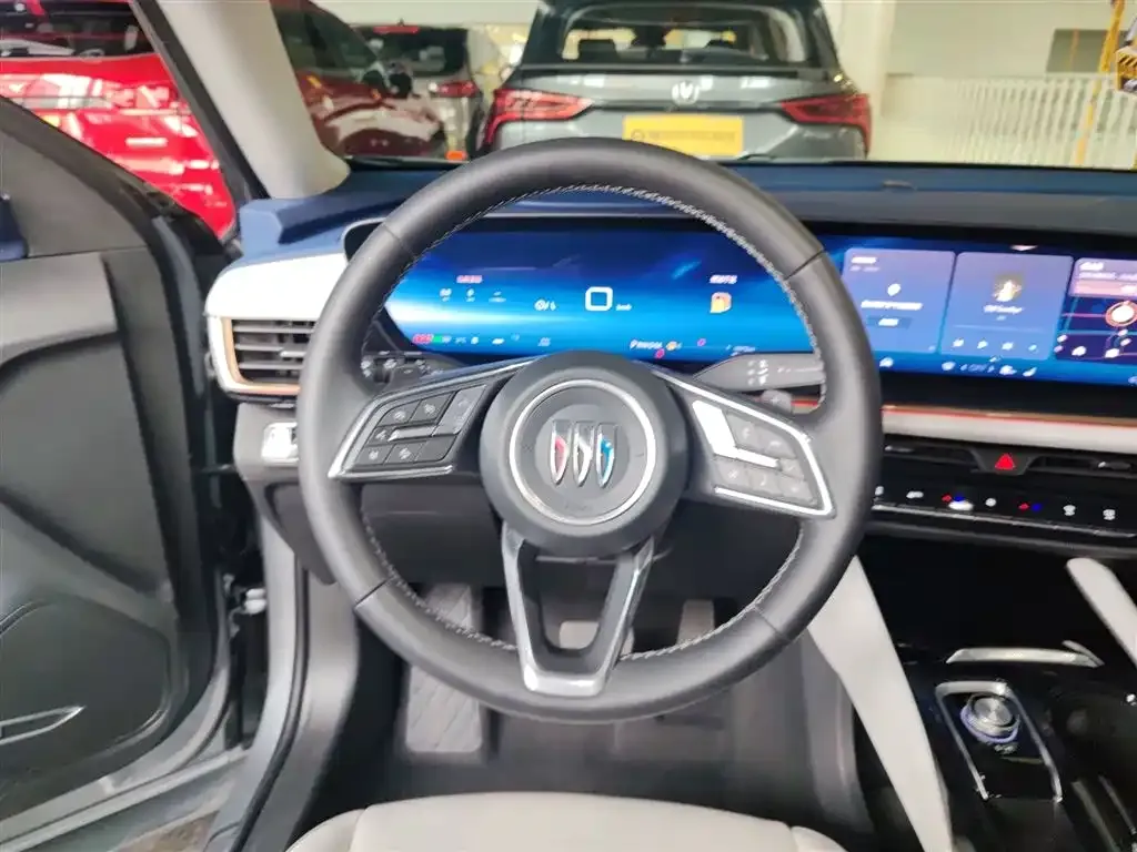 Buick Envision Plus — фото 9