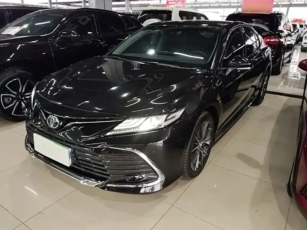 Toyota Camry — фото 5