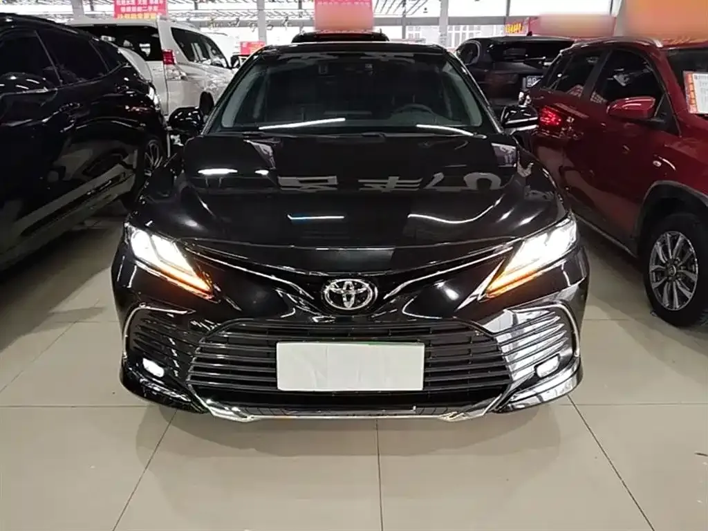 Toyota Camry — фото 4