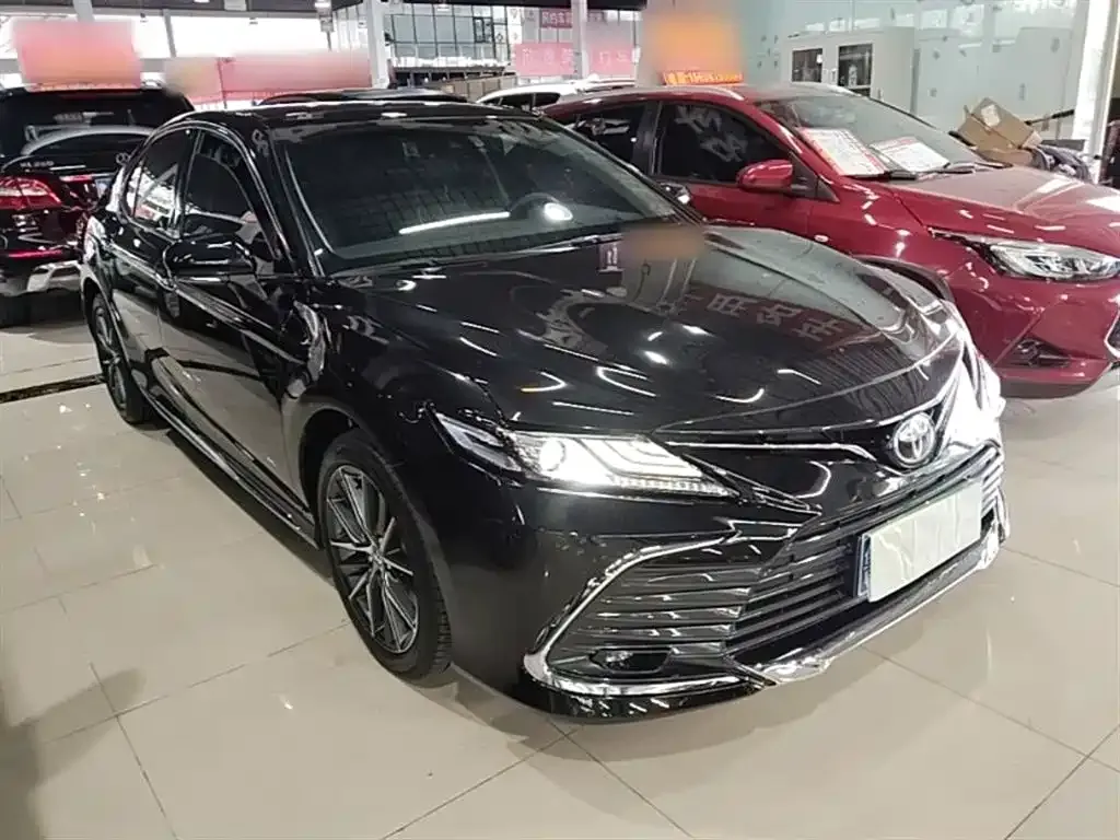 Toyota Camry — фото 2