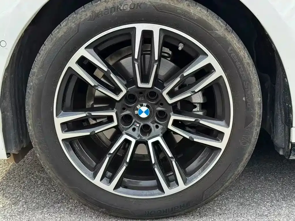 BMW 5 Series — фото 10