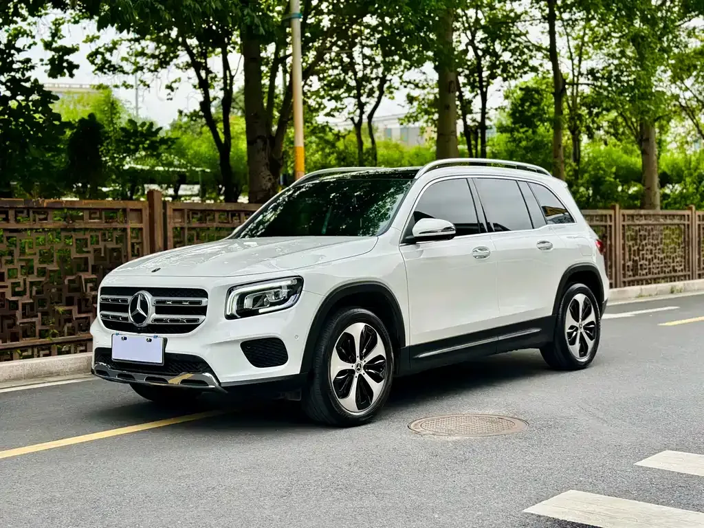 Mercedes-Benz GLB — фото 1