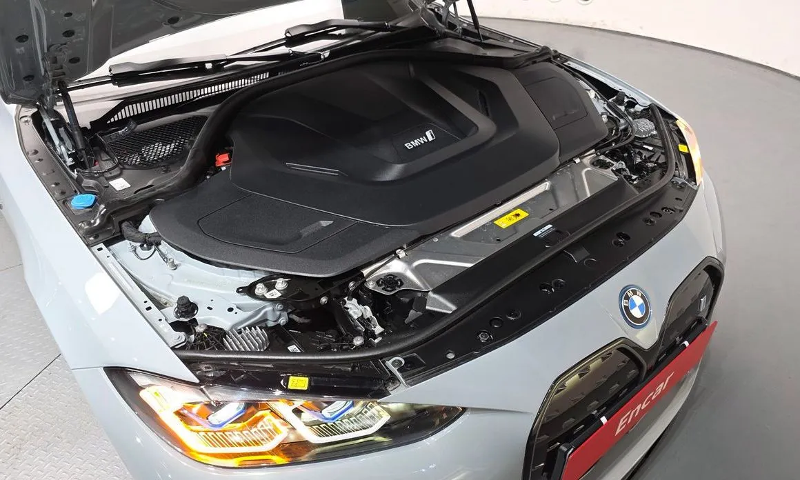 BMW i4 — фото 10