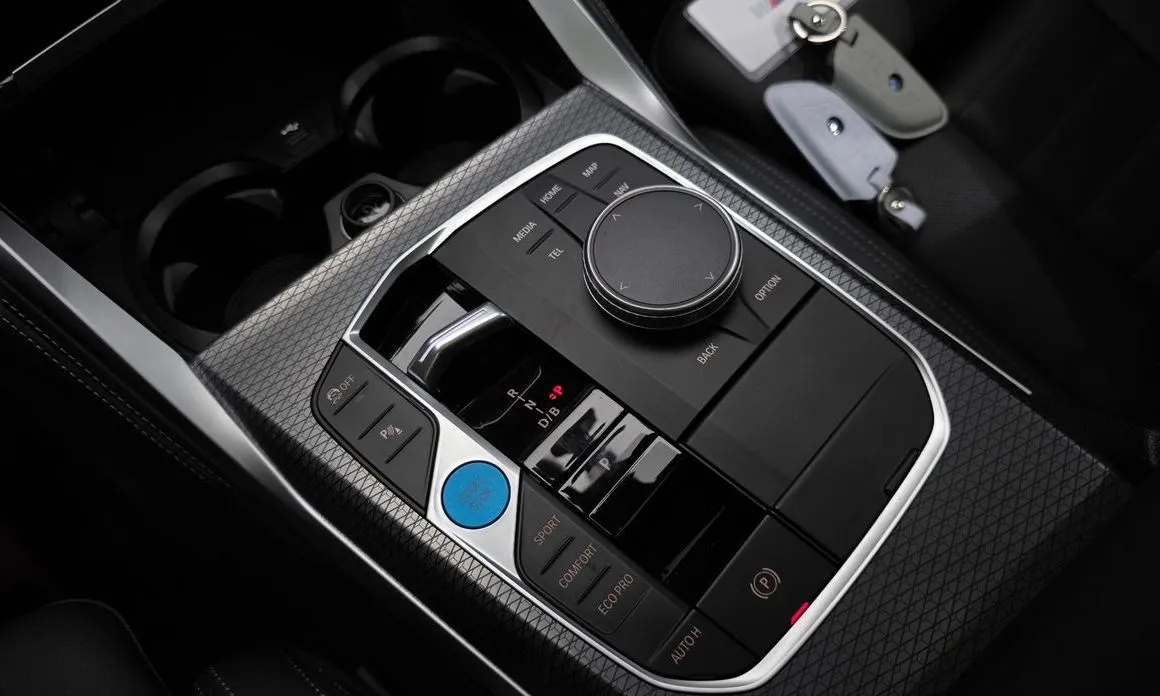 BMW i4 — фото 5