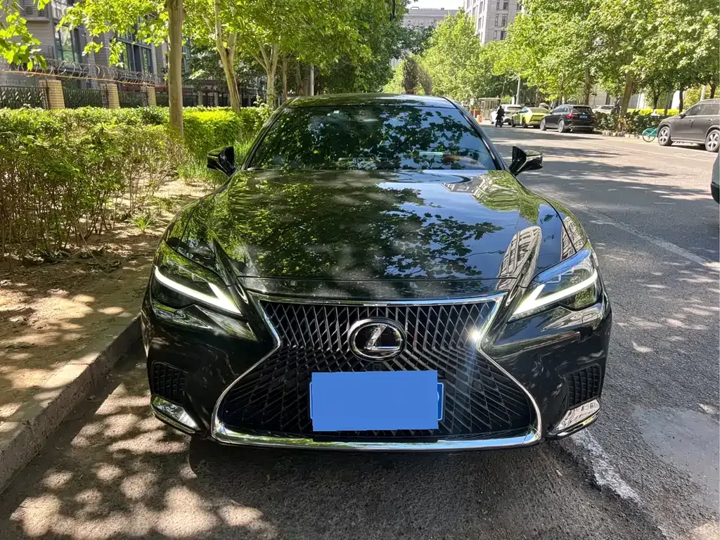 Lexus LS — фото 10