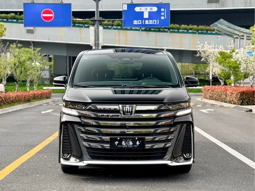Toyota Vellfire — фото 4