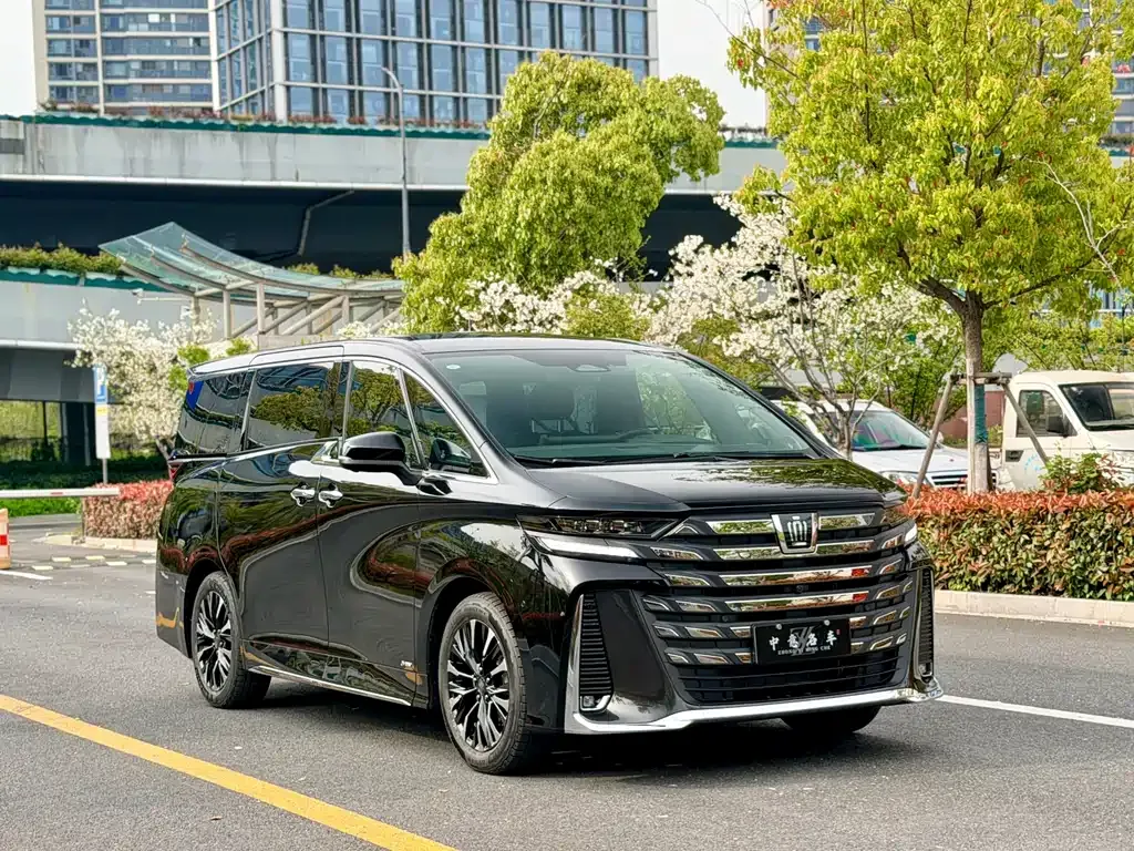 Toyota Vellfire — фото 10