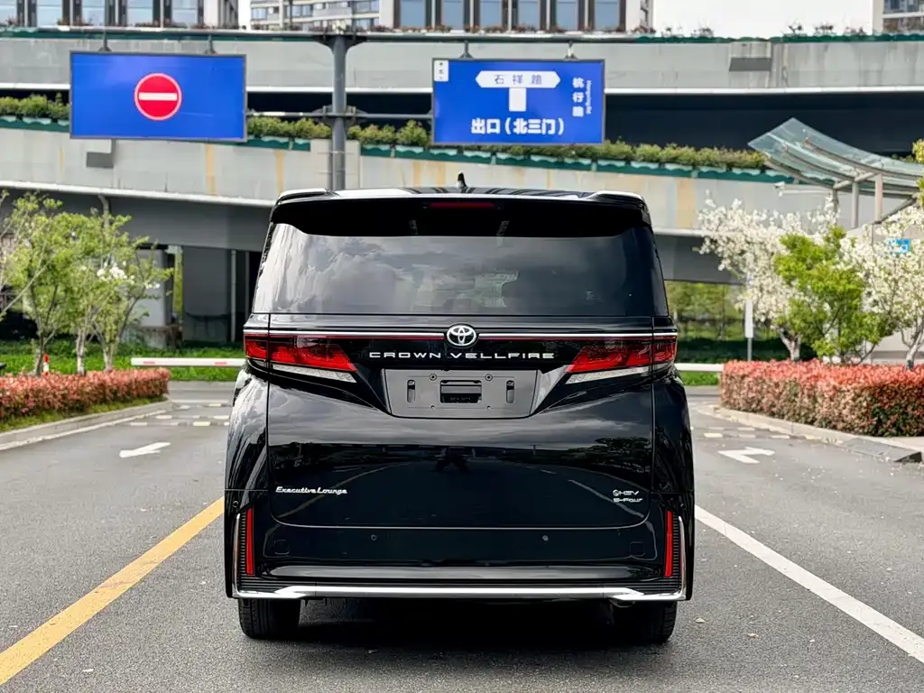 Toyota Vellfire — фото 5
