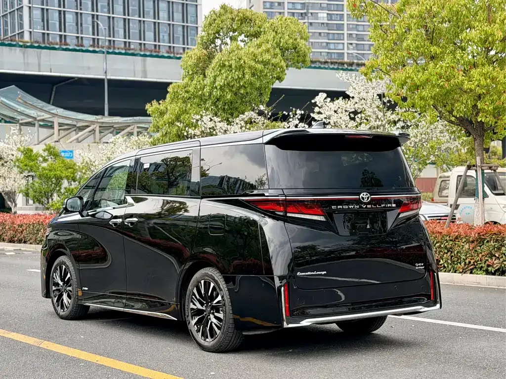 Toyota Vellfire — фото 9