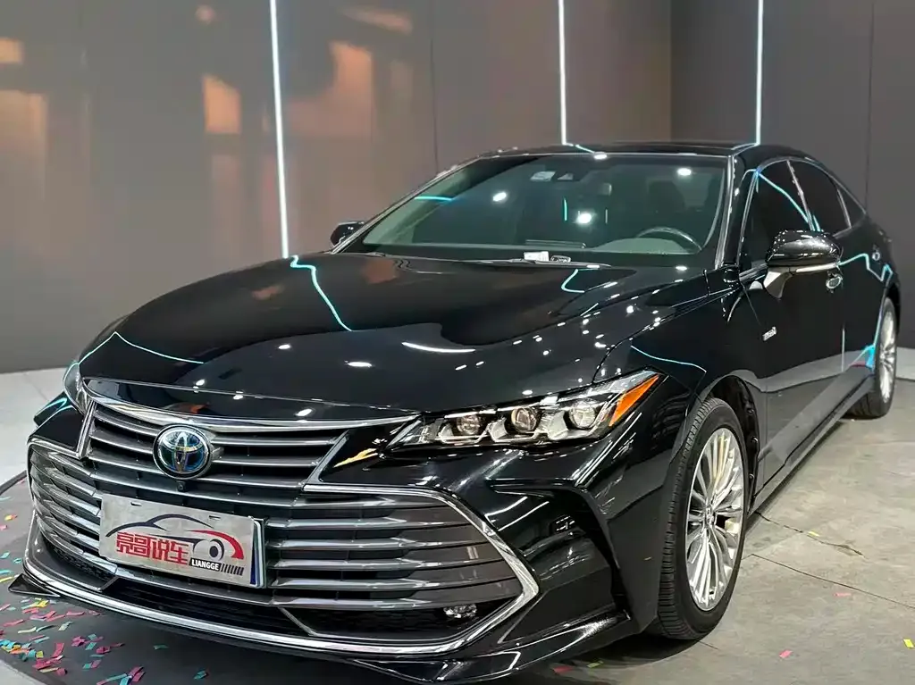 Toyota Avalon — фото 1