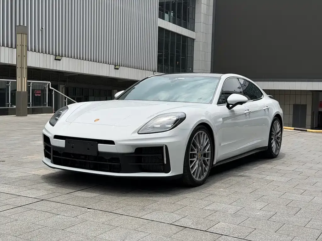 Porsche Panamera — фото 1