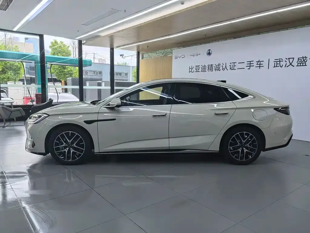 BYD Seal 07 DM-i — фото 10